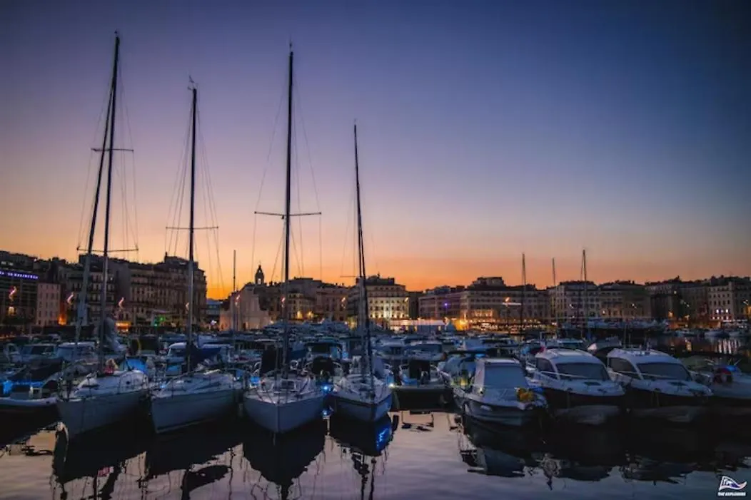 Appart Standing Free Parking Balcony Terrasse & Clim Marseille Apartment