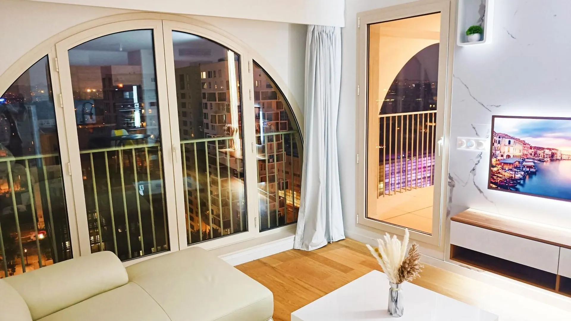 Appart Standing Free Parking Balcony Terrasse & Clim Marseille Apartment