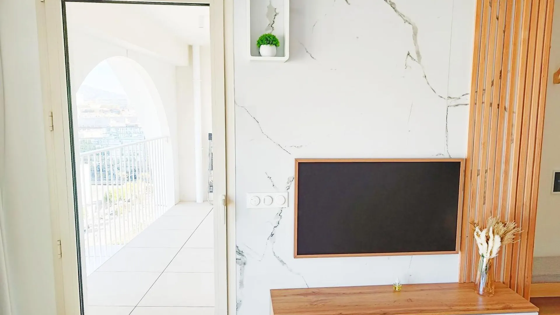 Appart Standing Free Parking Balcony Terrasse & Clim Marseille Apartment